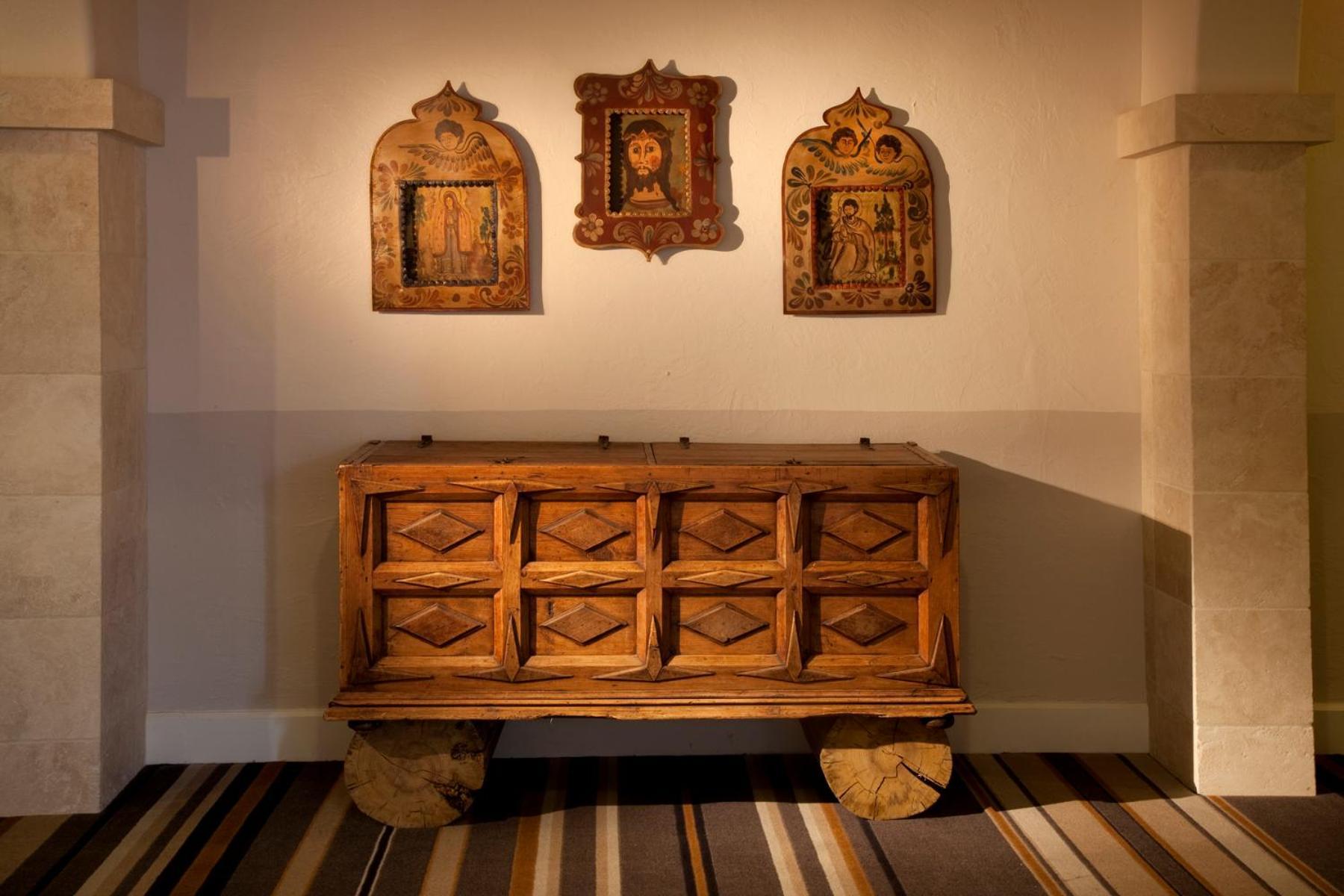 Deluxe Queen Suite