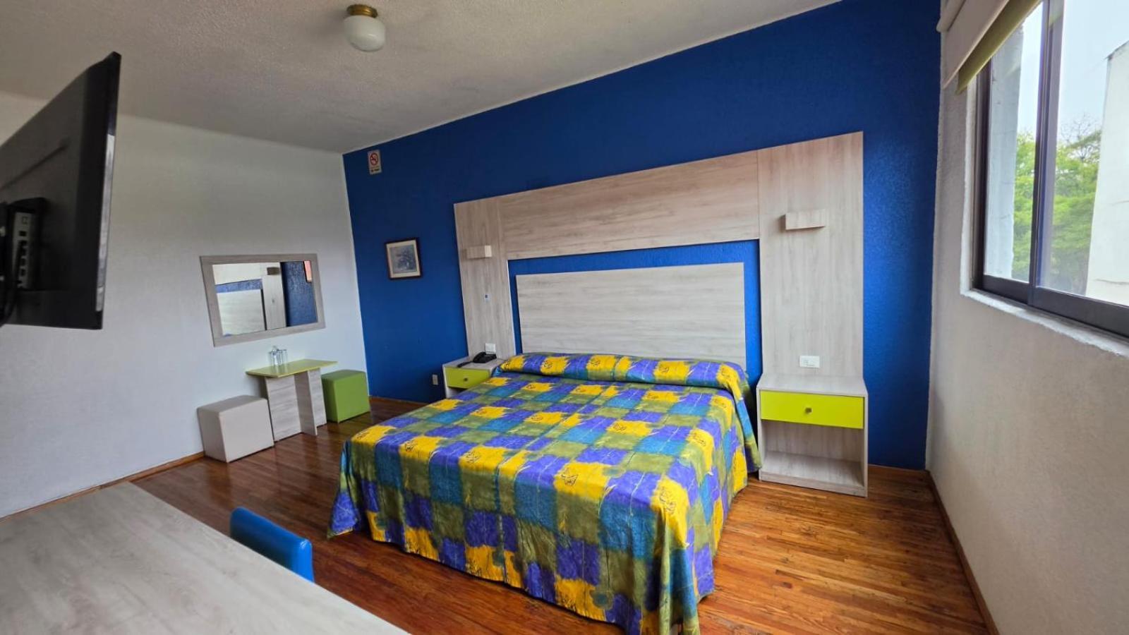 Deluxe King Suite