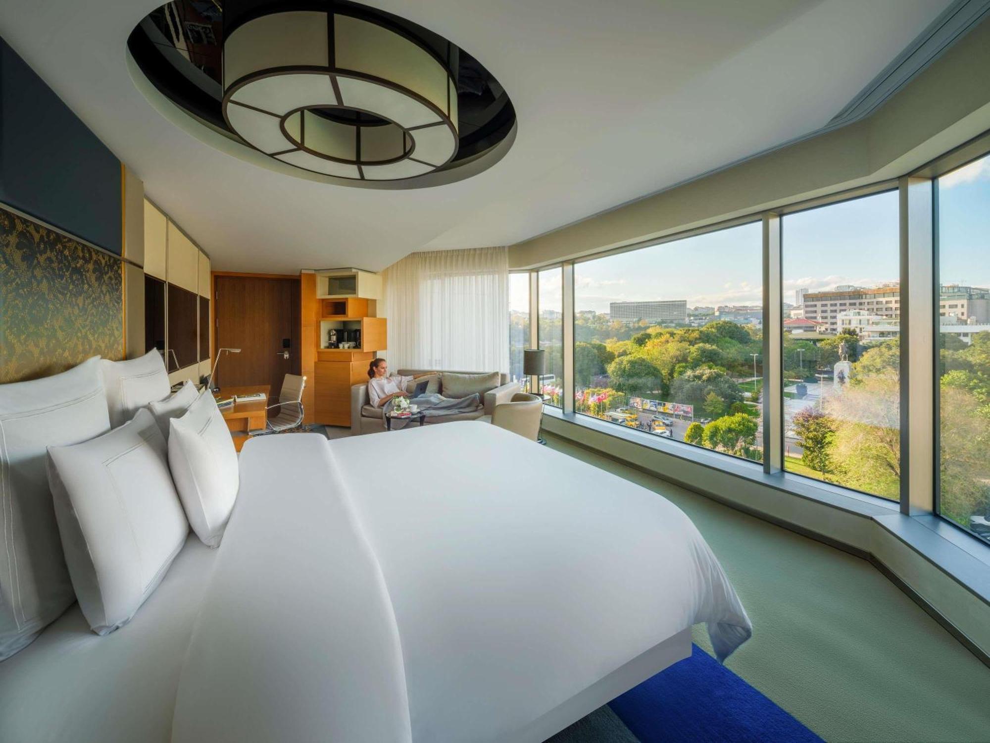 Corner Room Garden View