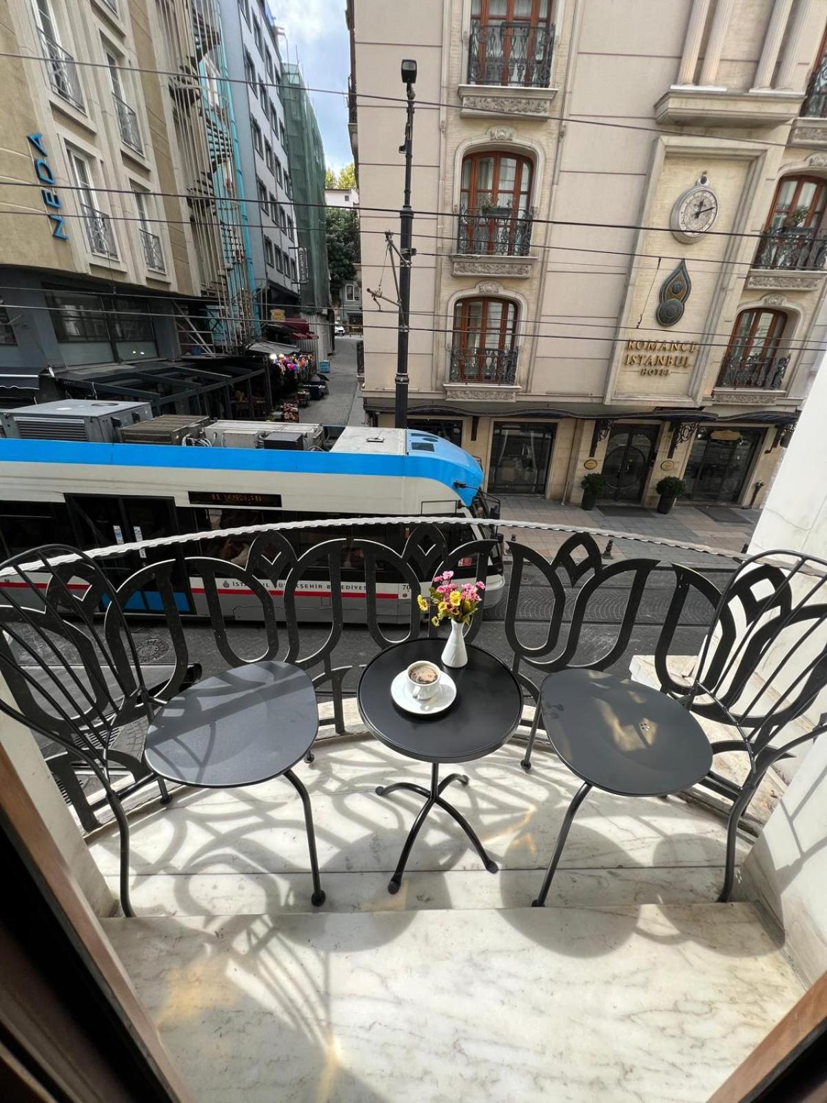 Deluxe Triple Room Balcony