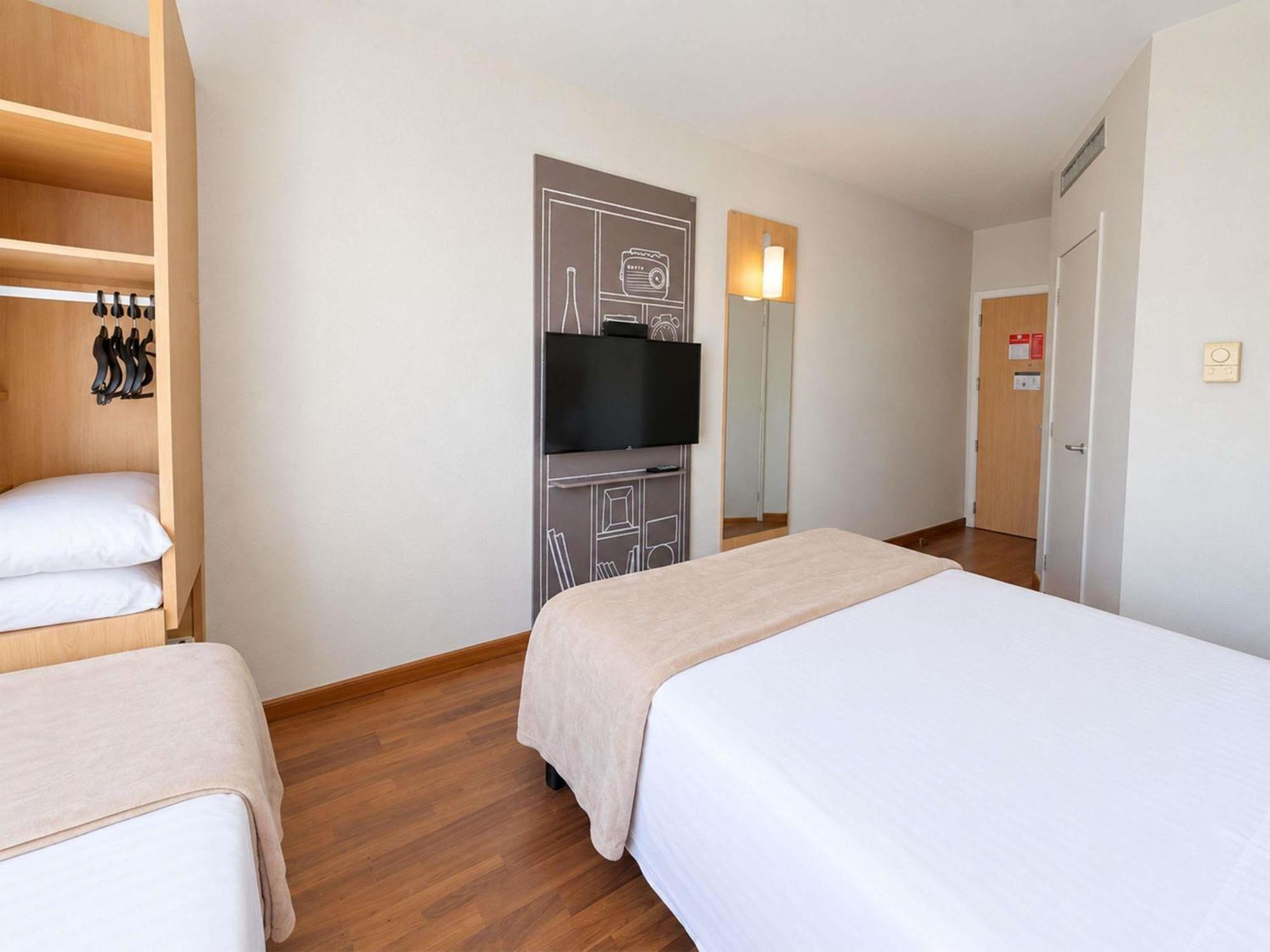 Standard Room 2 Single Beds