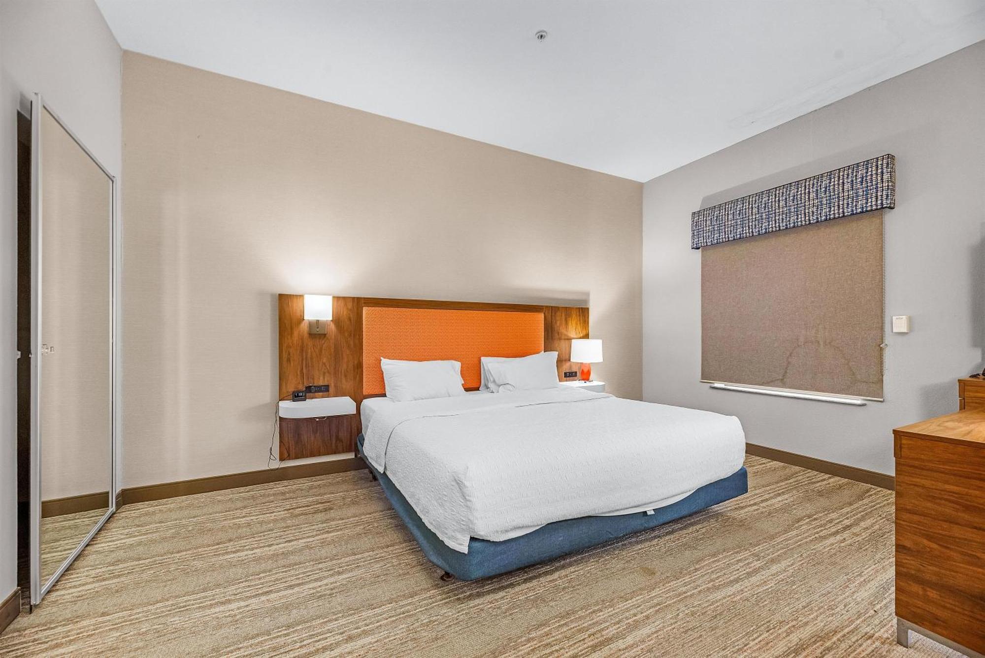 King Room Accessible Tub Mobility Hearing Access or Non-Smoking