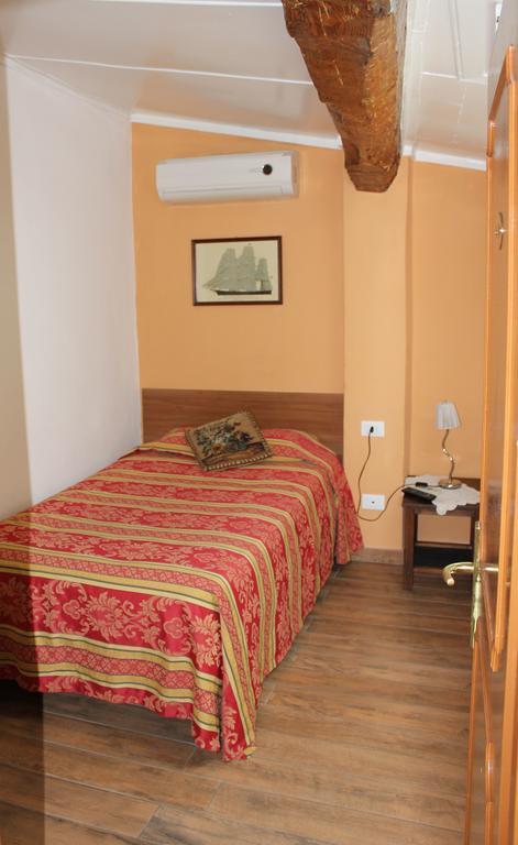 Single Room with Shared Bathroom,190126948:JPEG