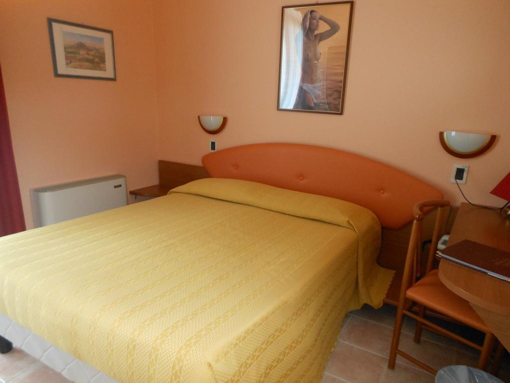 Small Double or Twin Room Lake View
