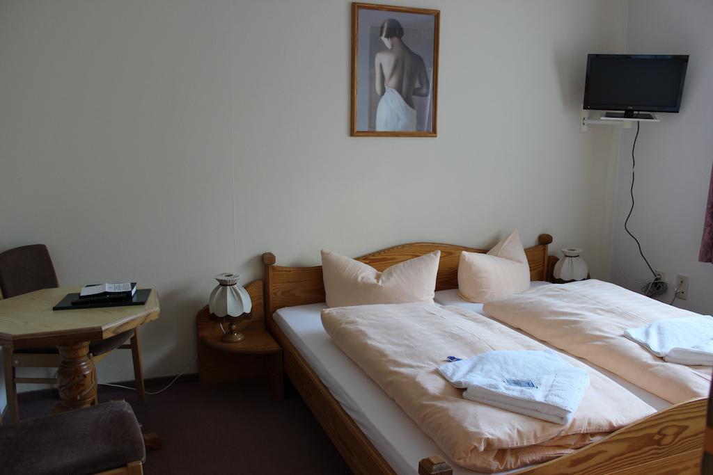 Small Double Room,234646987:JPEG