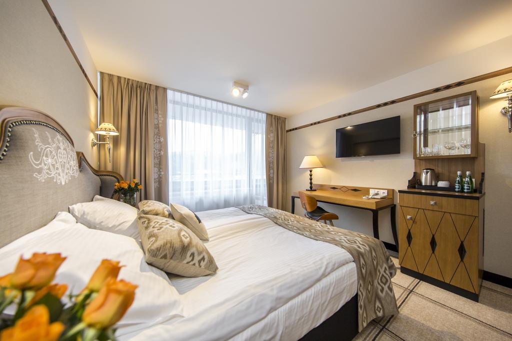Deluxe Queen Room Mountain View