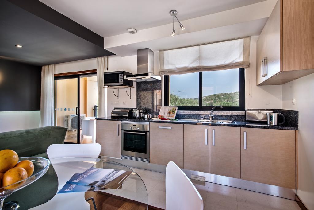 One-Bedroom Apartment Pool Side