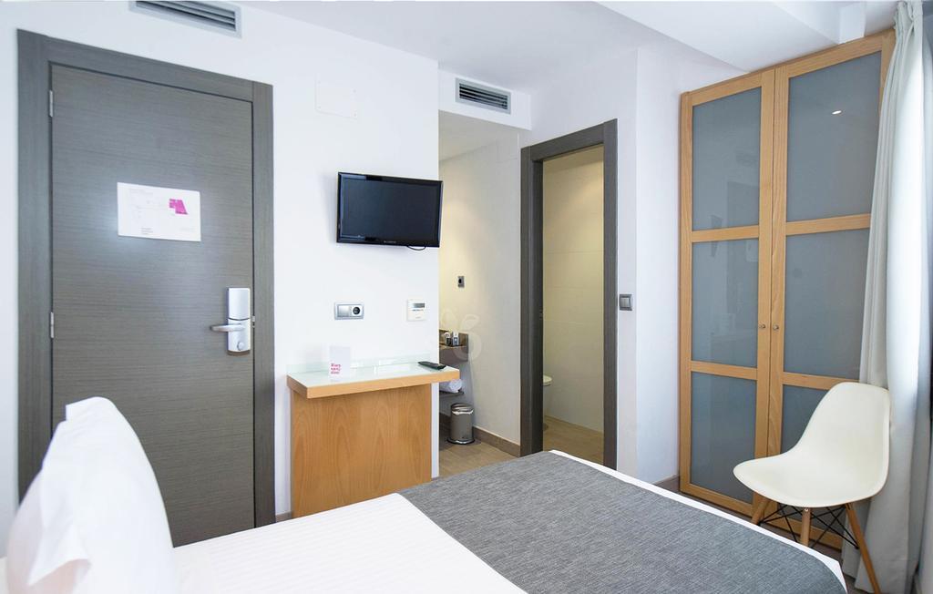 Single Room,773756848:JPEG