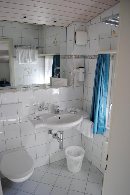 Standard Double Room with Mountain View,28486187:JPEG