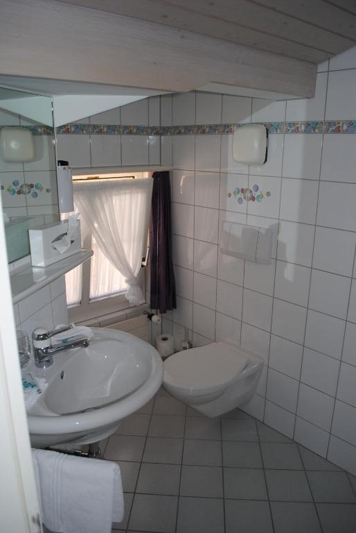 Deluxe Single Room with Lake View,982739137:JPEG