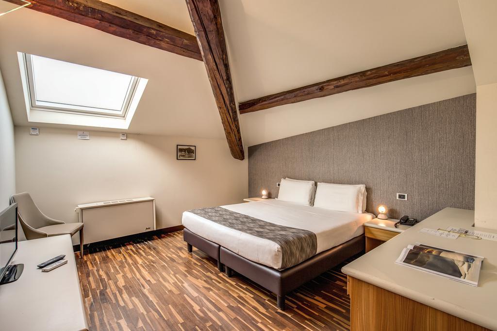 Chambre Double ou Lits Jumeaux Mansardée