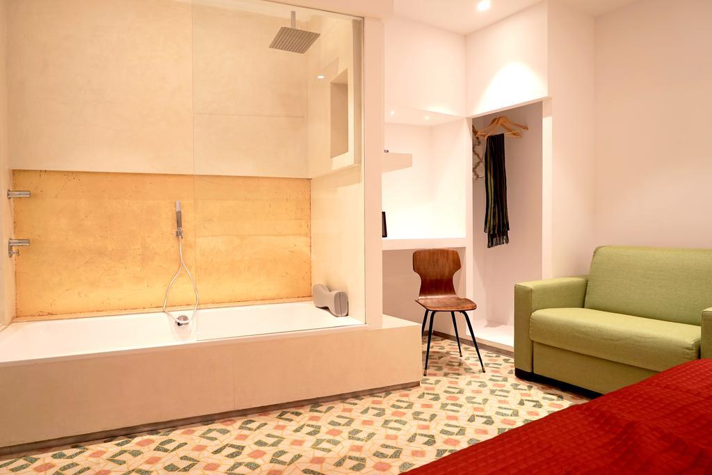 Deluxe Double Room Bath