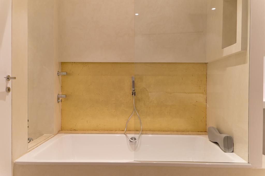 Deluxe Double Room Bath