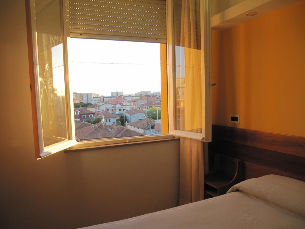 Single Room,1591492411:JPEG