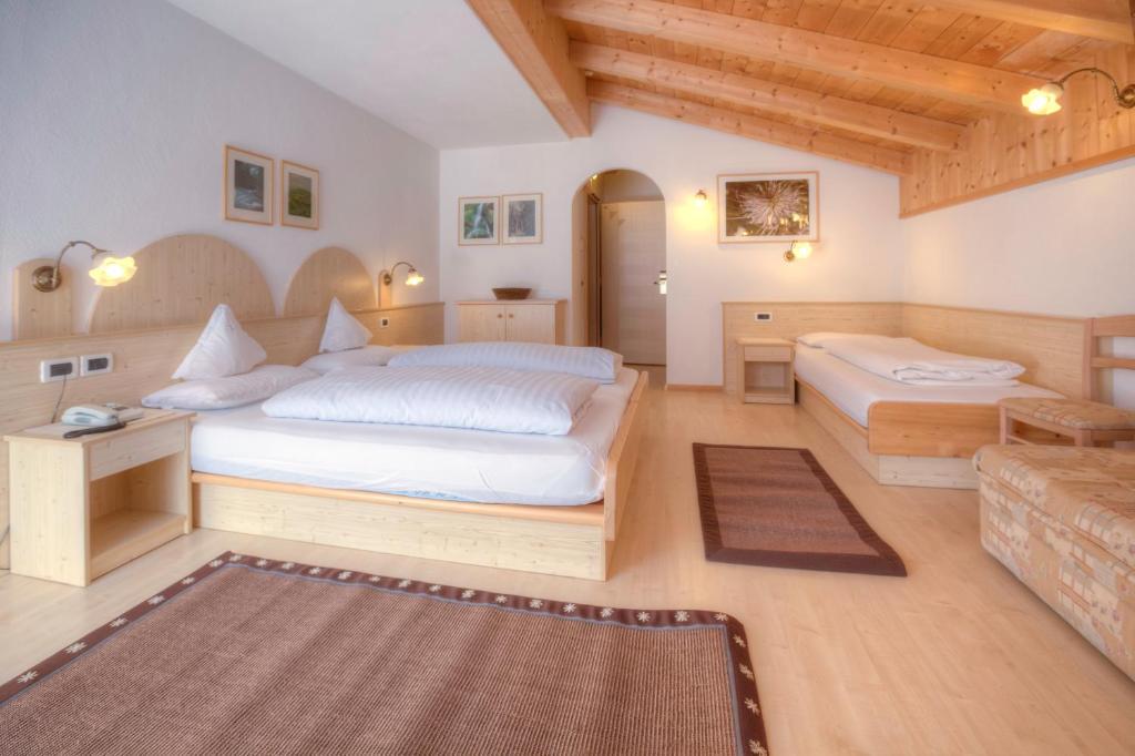 Dreibettzimmer mit Balkon
