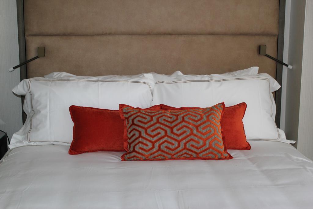 Deluxe Double Queen Room