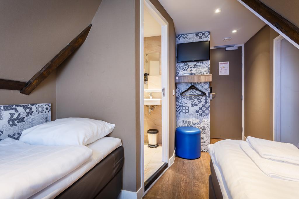 Twin Room Private Bathroom