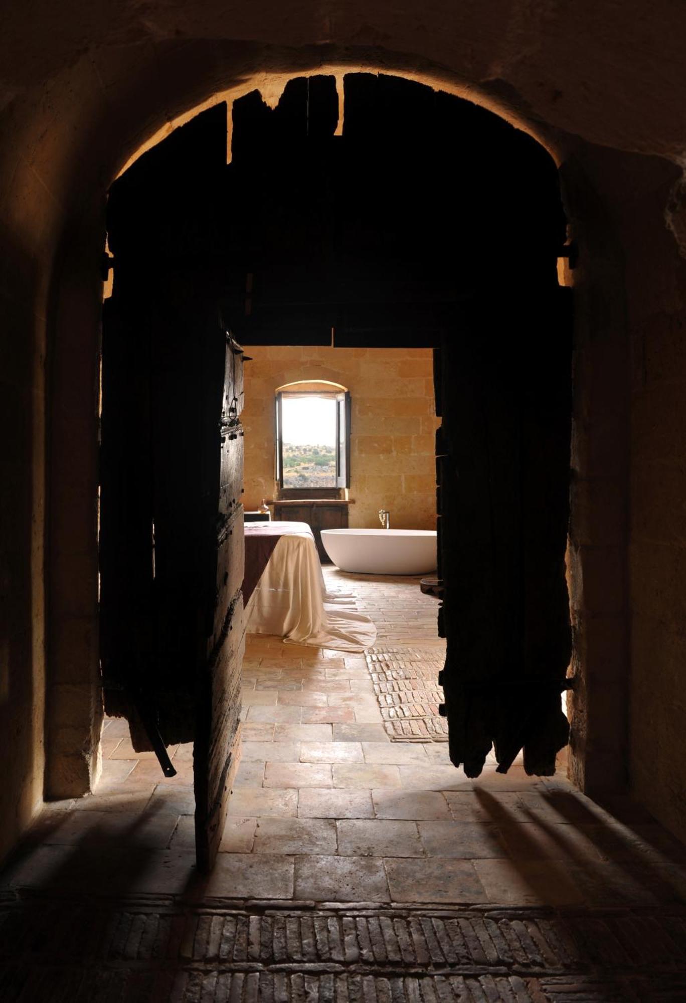 Suite Cave