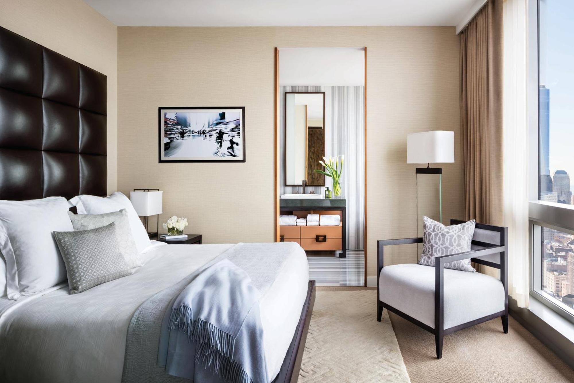 Habitación con cama extragrande con vistas a Hudson Square