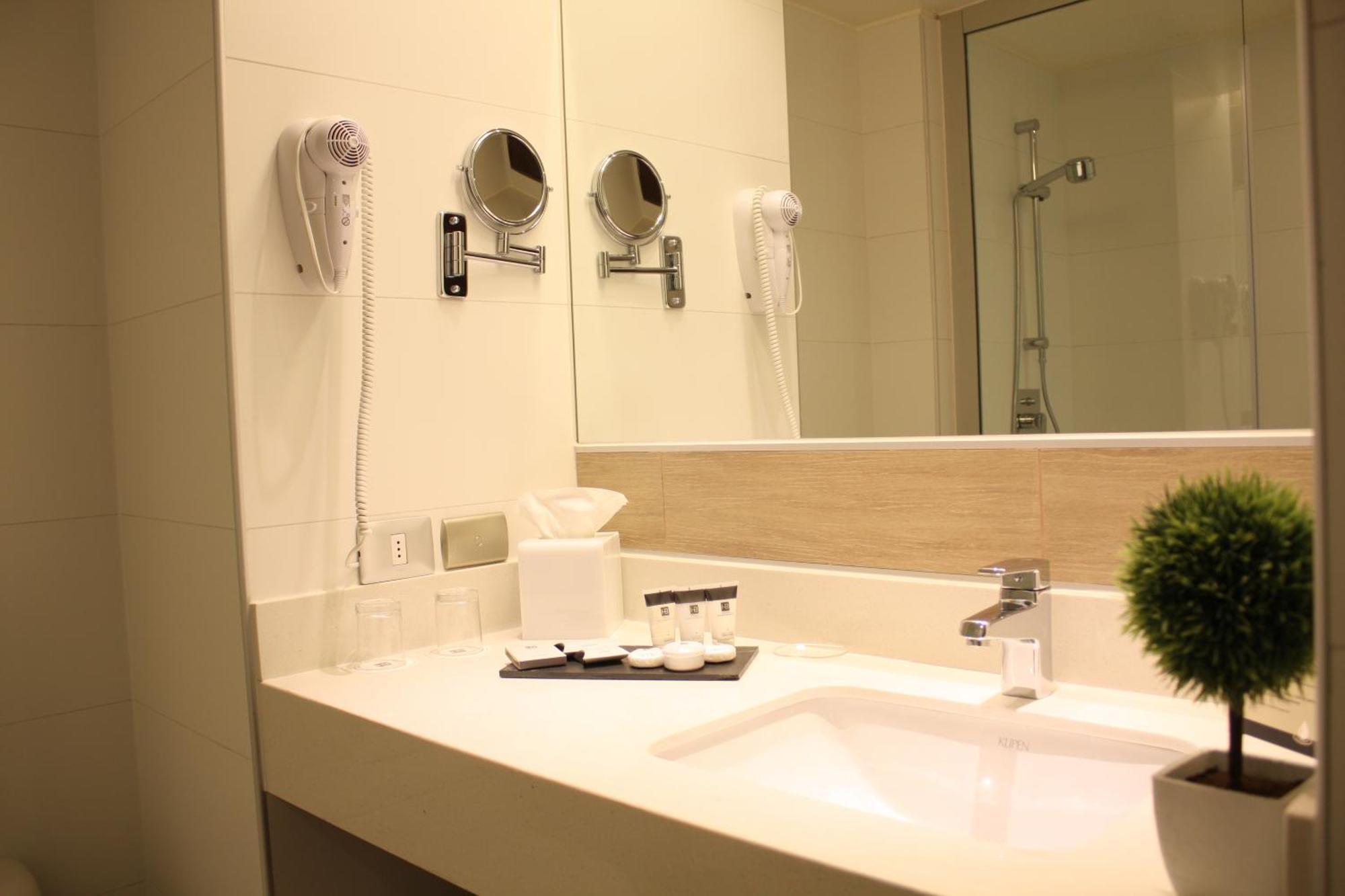 Quarto com Cama King-size - Acessível para Hóspedes com Mobilidades Reduzidas - Não Fumantes