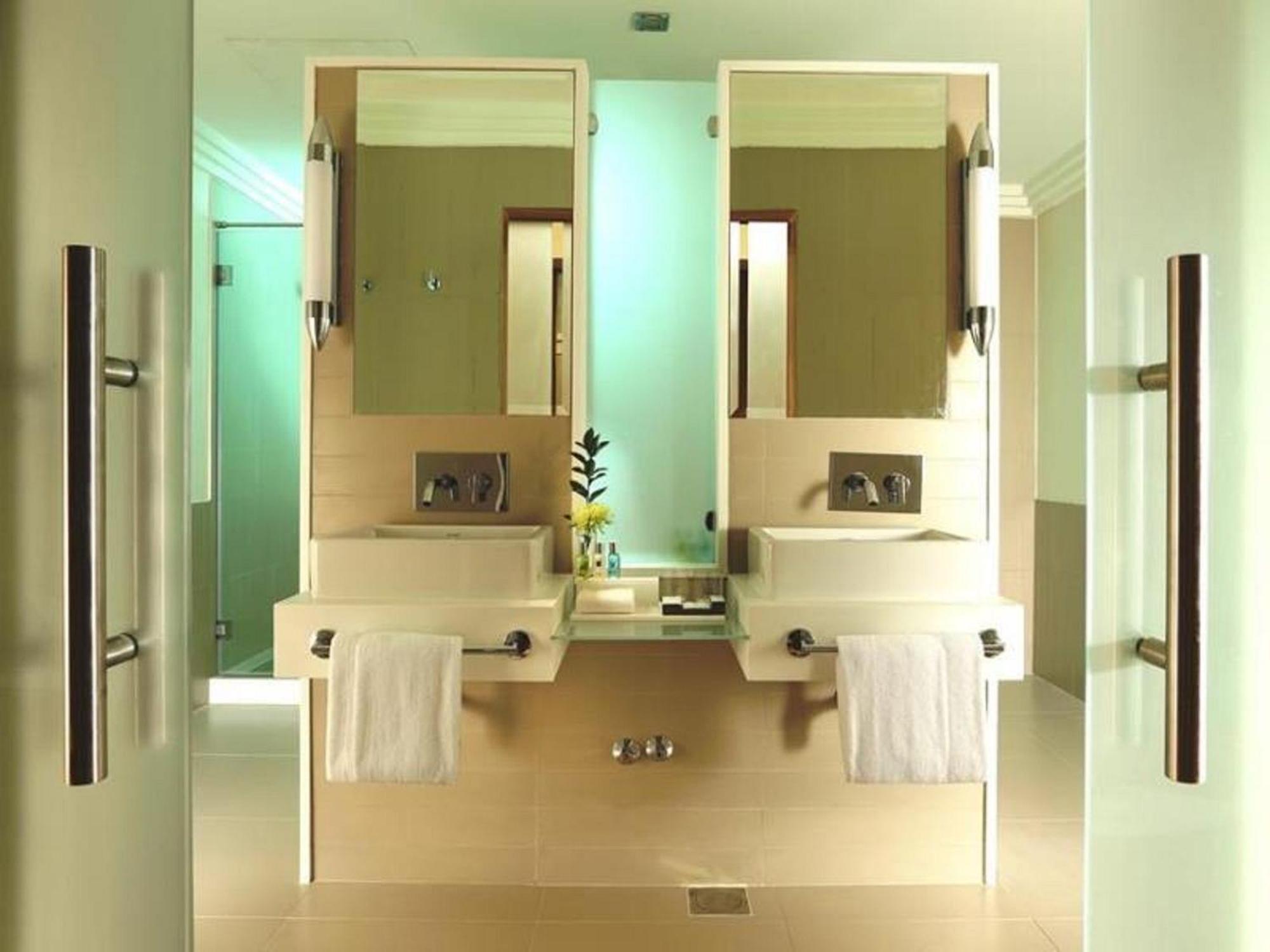 Executive Deluxe Suite, complimentary shuttle to DXB Airport Terminal 1 & 3