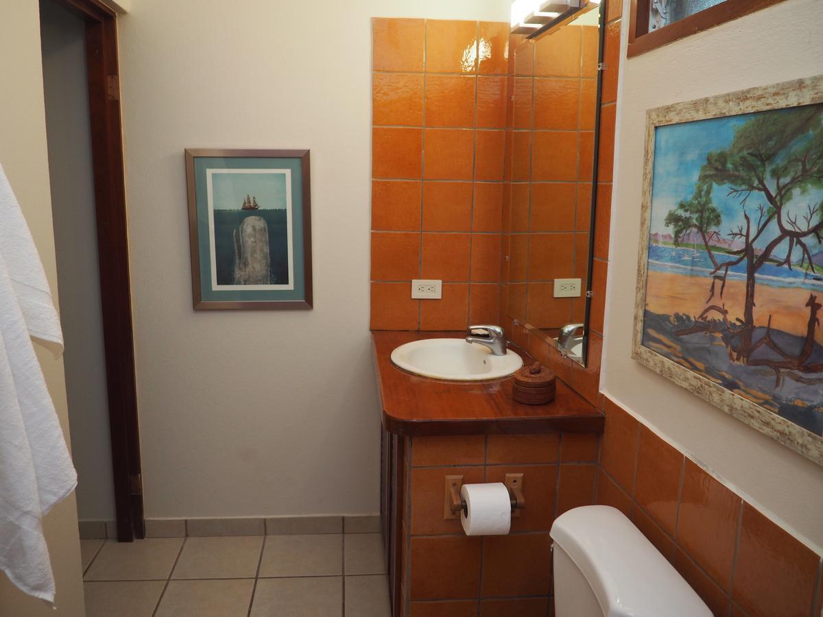 Queen Poolside Room