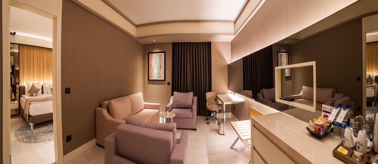 Deluxe King Suite