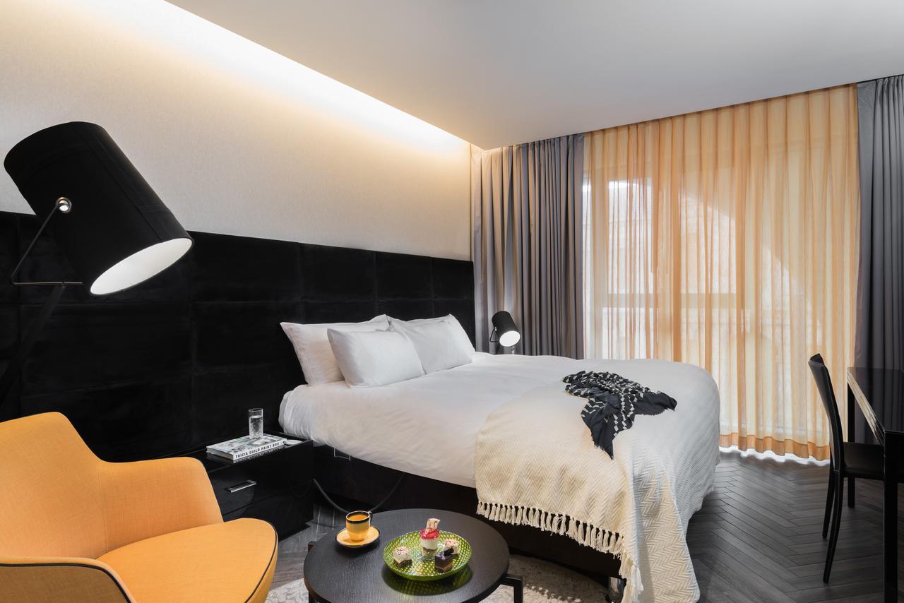 Suite,587474364:JPEG