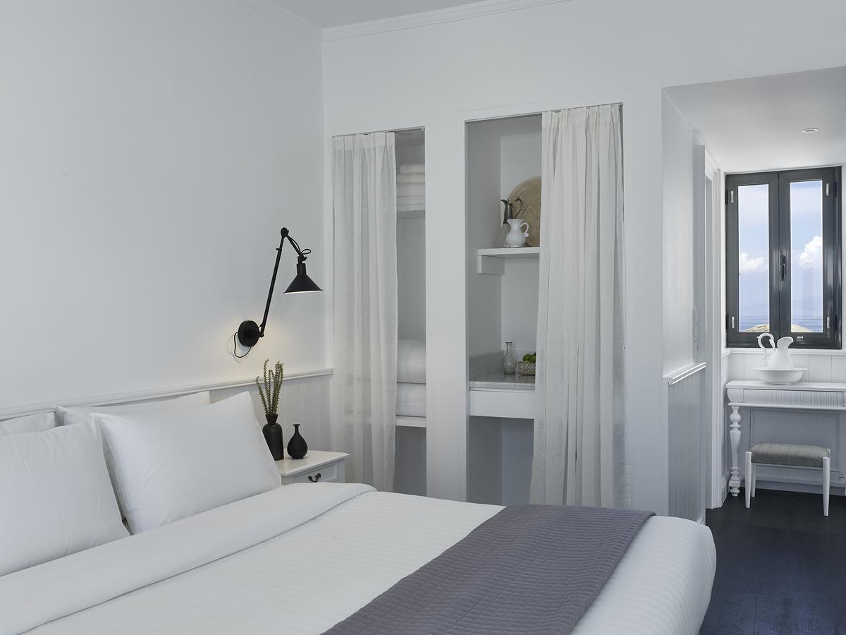 Deluxe Double Room Skaros Rock