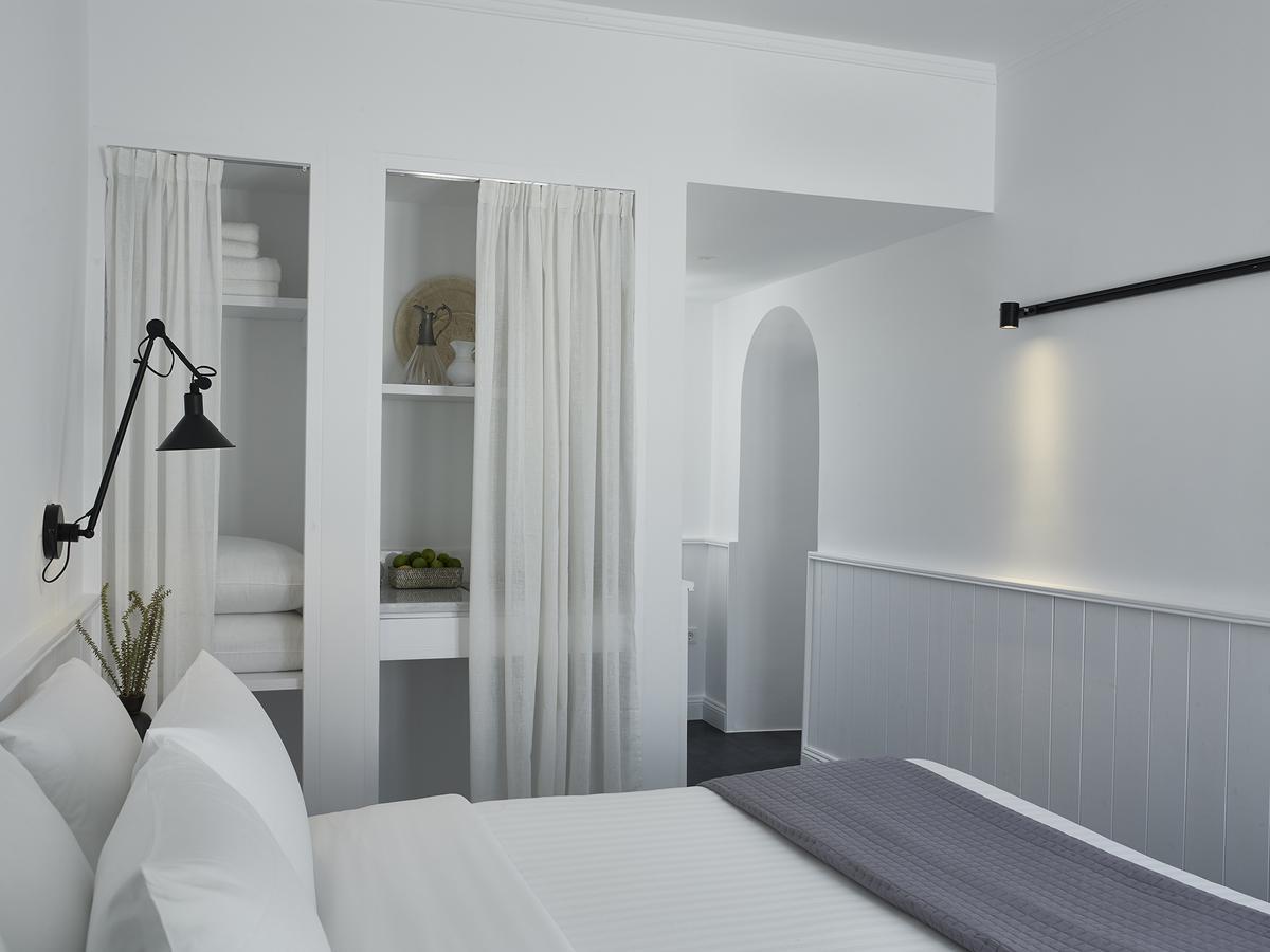 Deluxe Double Room Skaros Rock