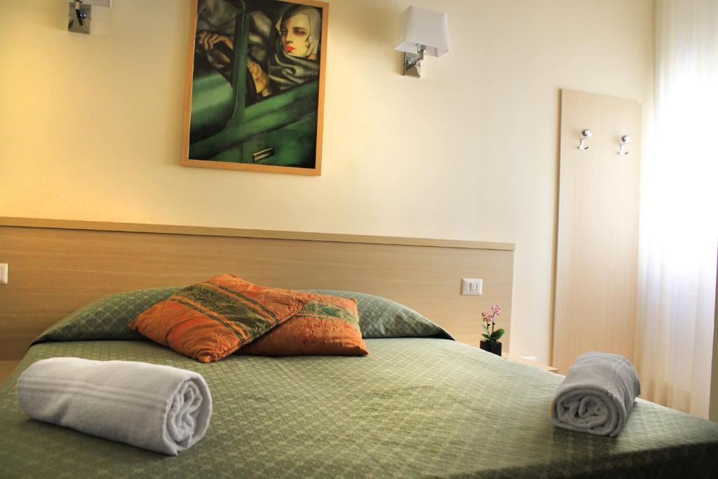 Quarto com Cama de Casal ou 2 de Solteiro