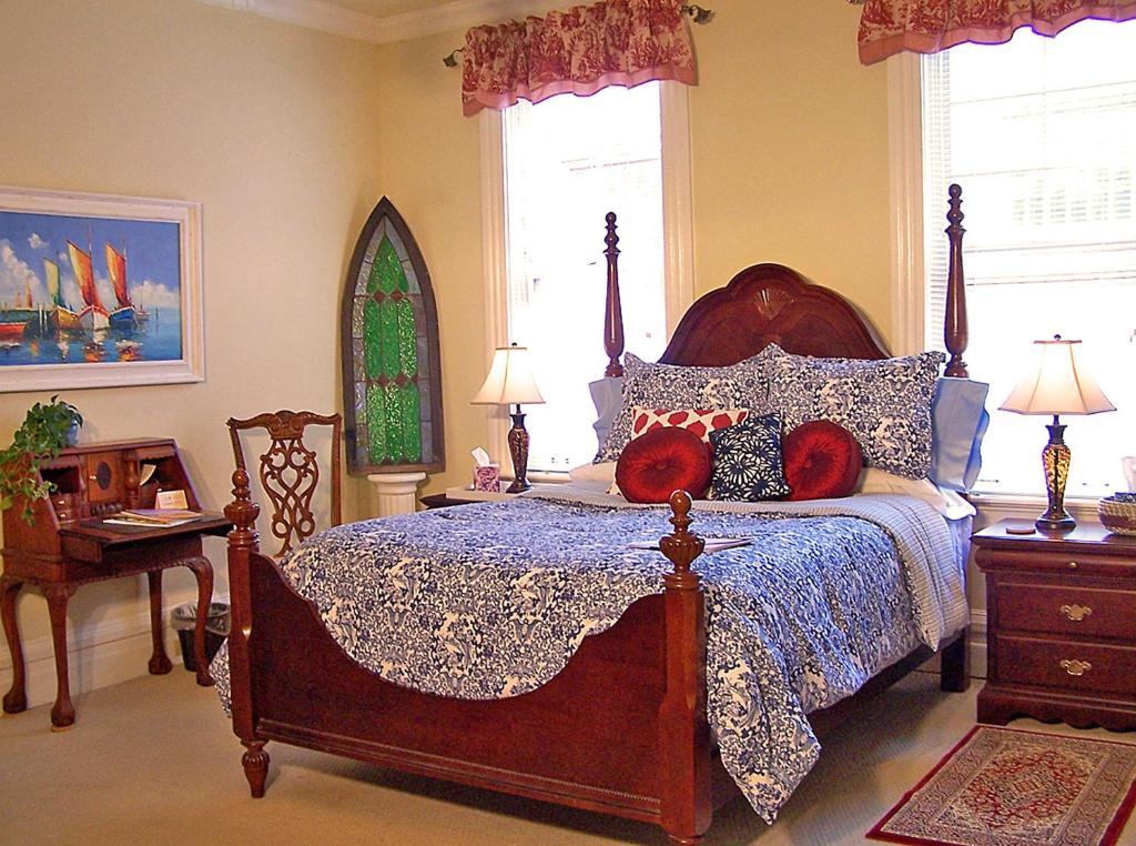 Classic Queen Room,62998270:JPEG