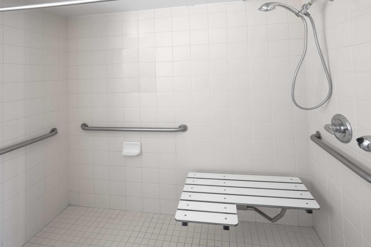 Queen Room - Disability Access - Non-Smoking,631753587:JPEG