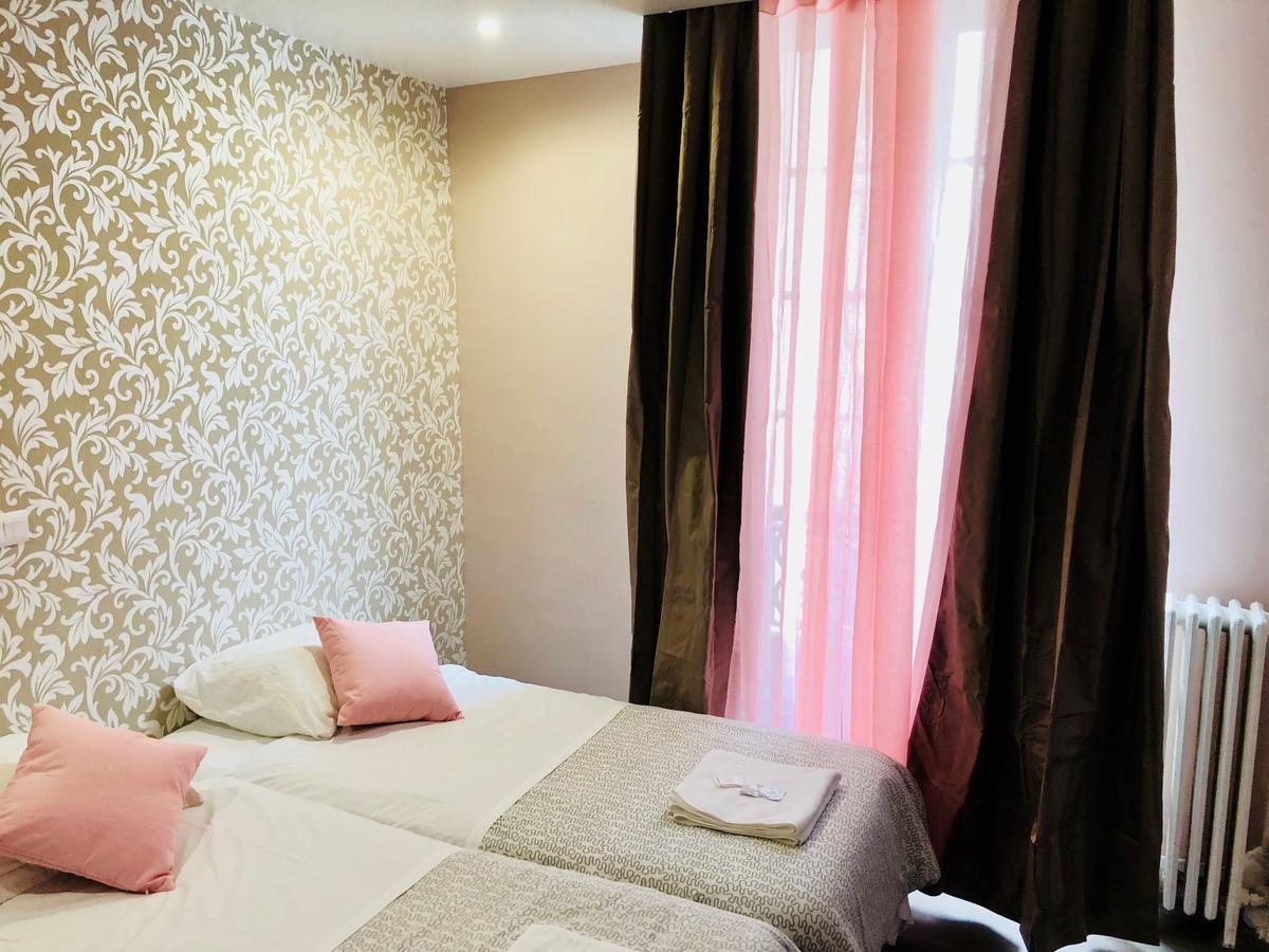 Twin Room with Shower