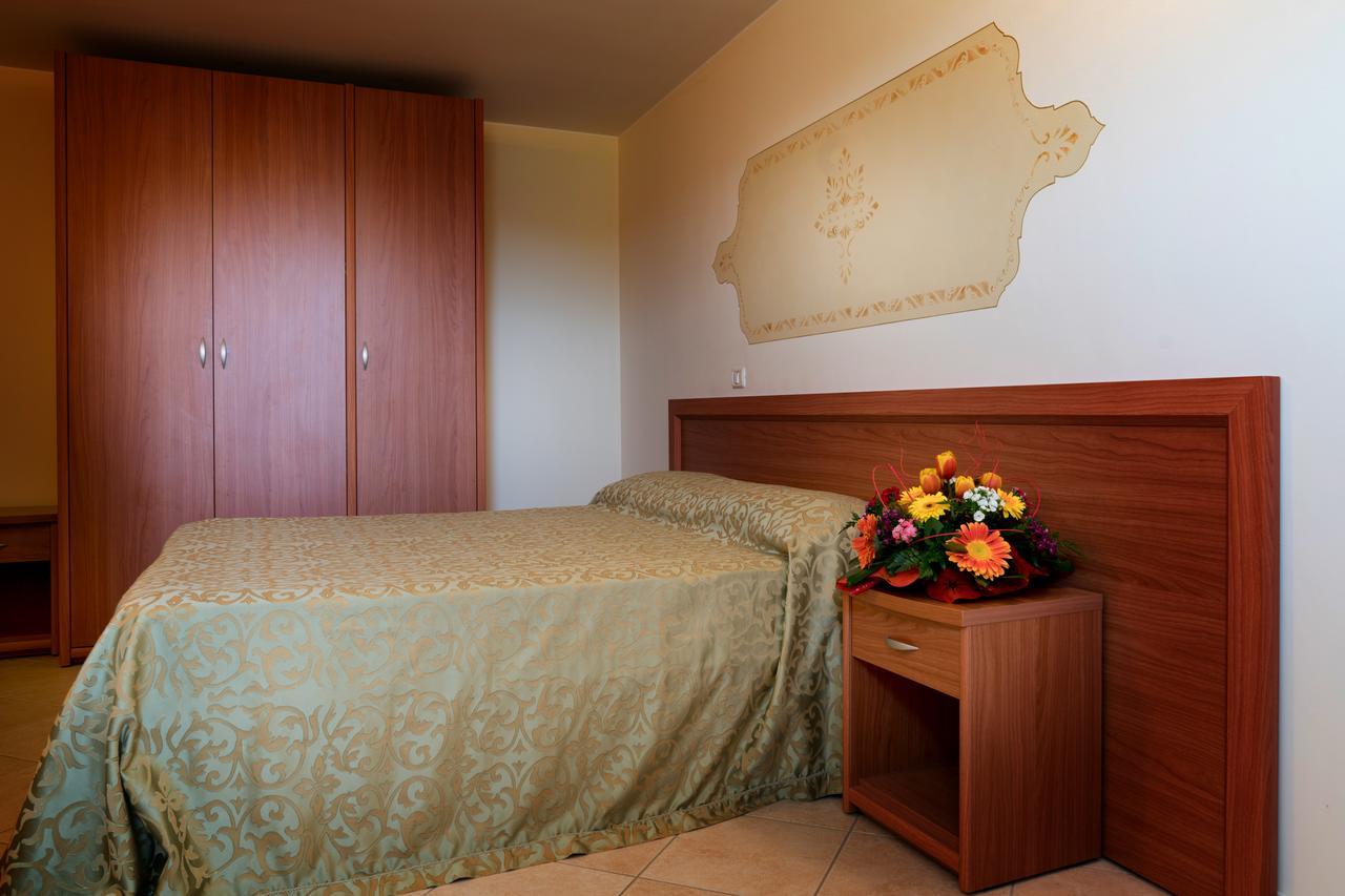 Three-Bedroom Apartment,640026507:JPEG