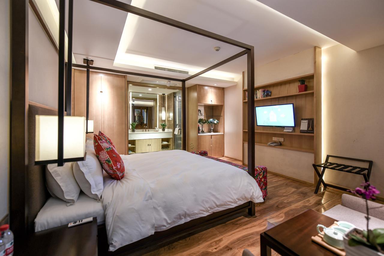 Deluxe King Room Train Station Pick-up