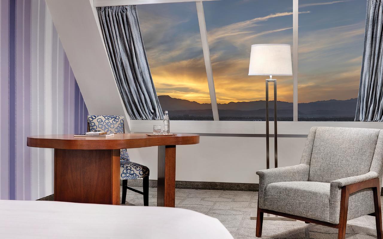Quarto Pyramid com Cama King-size