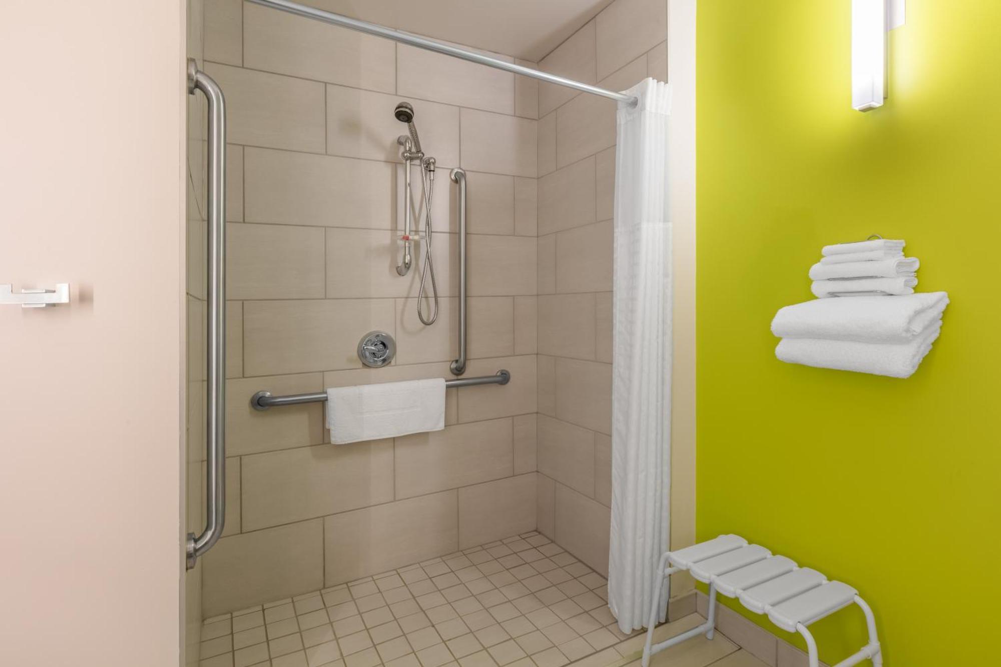 King Room - Disability Access,1525429435:JPEG