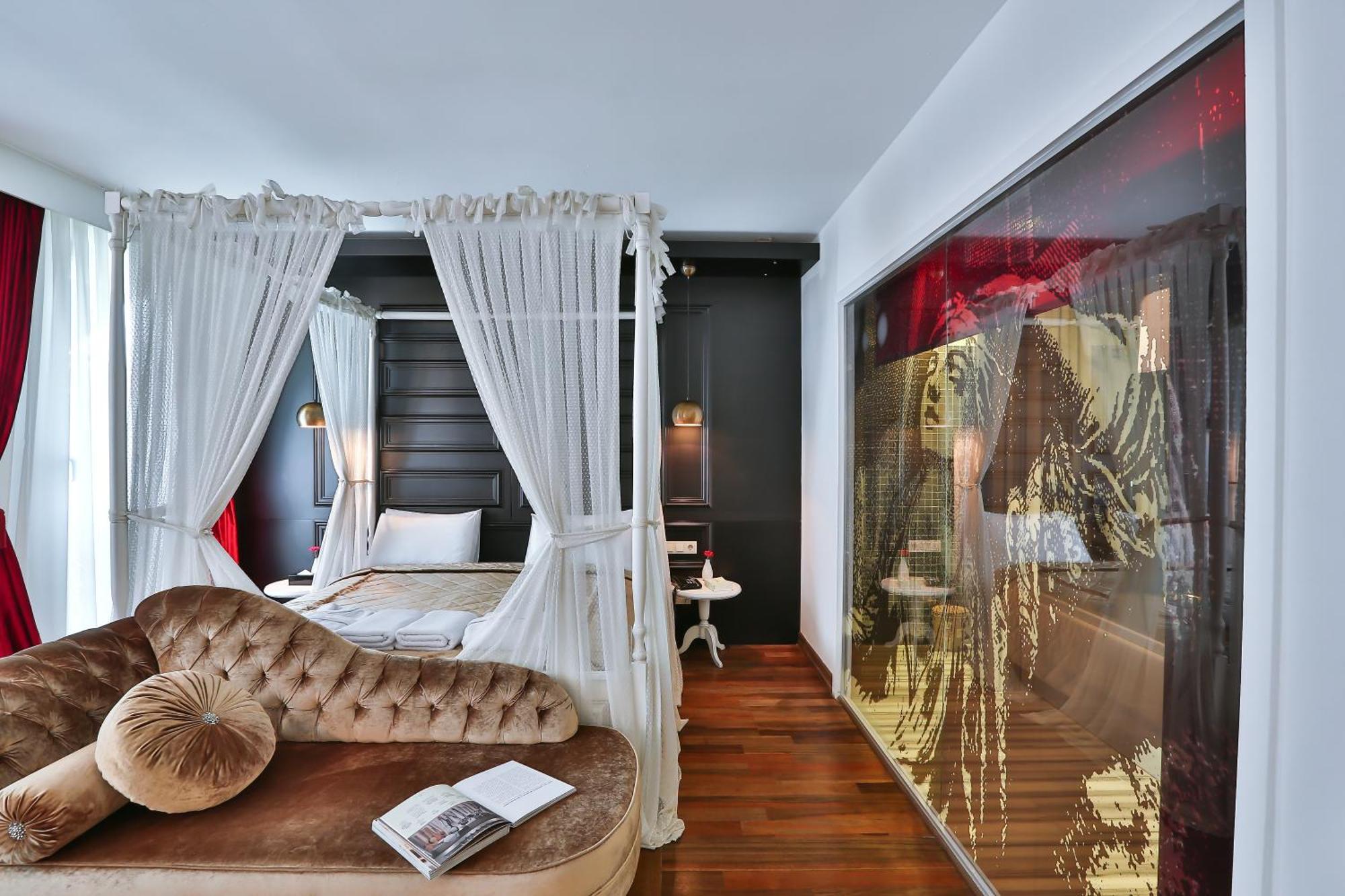 King Suite with Bath Tub