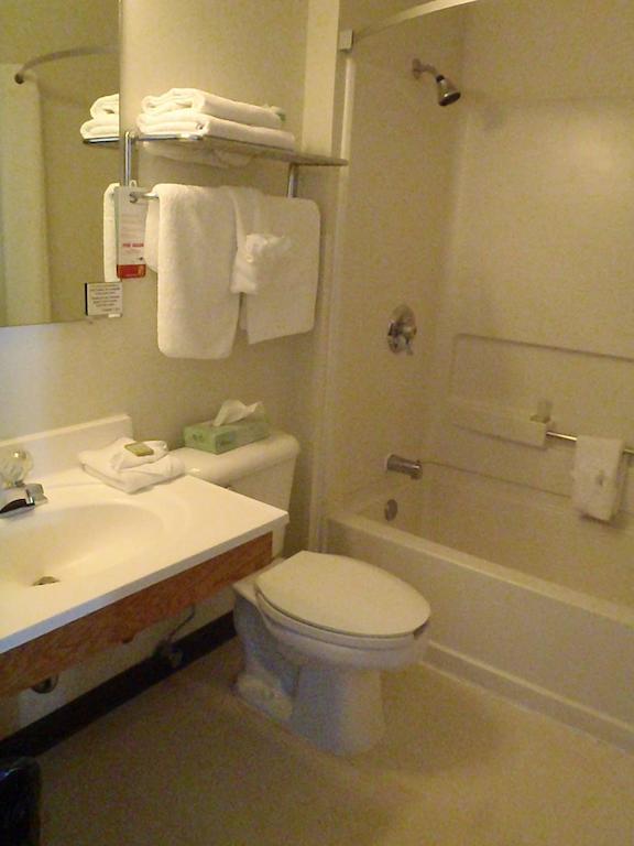 Queen Room - Mobility Access/Non-Smoking