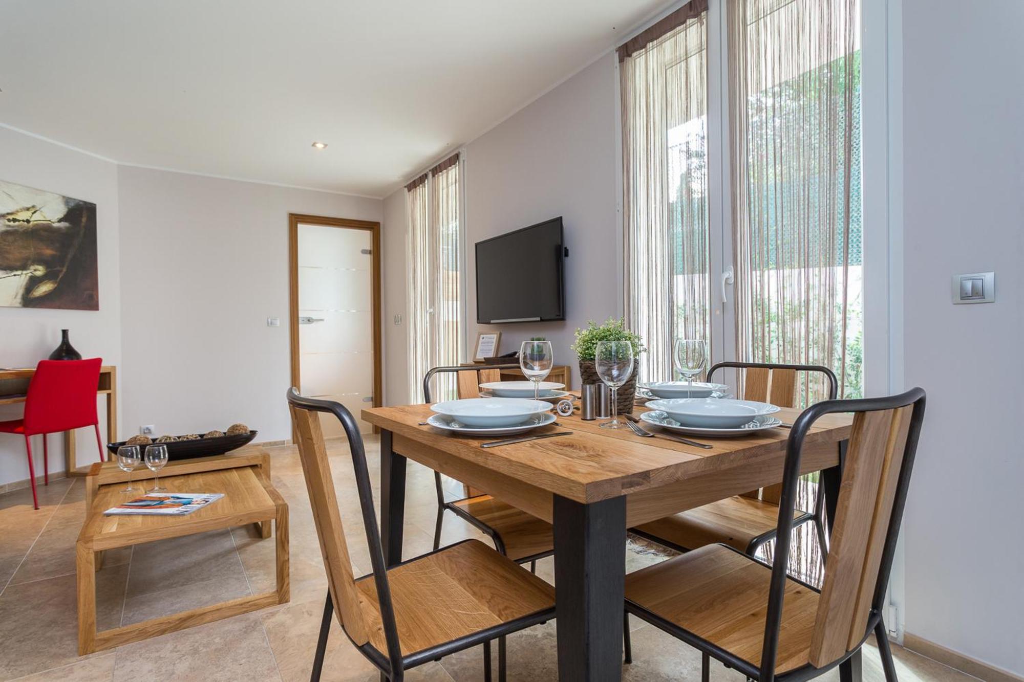 One-Bedroom Apartment Garden