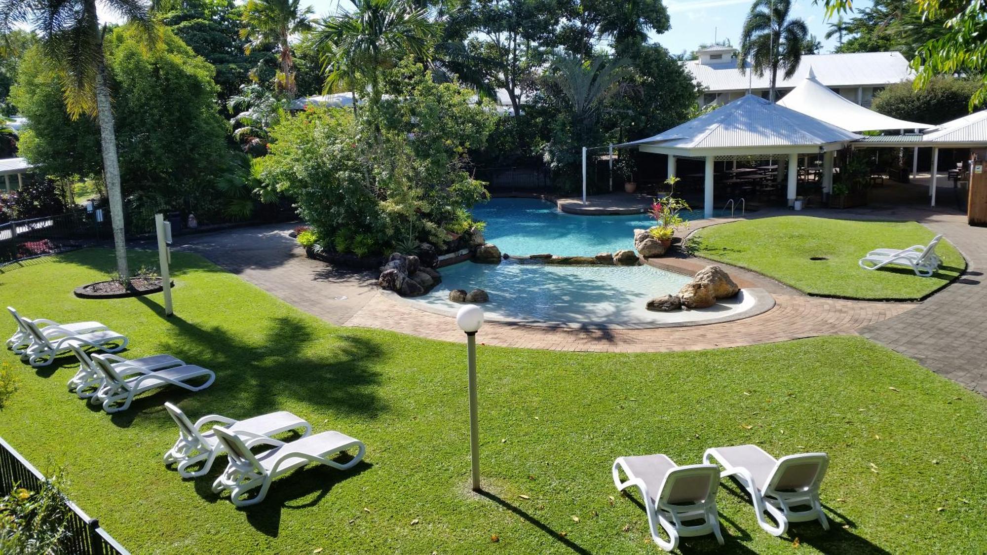Studio Pool View