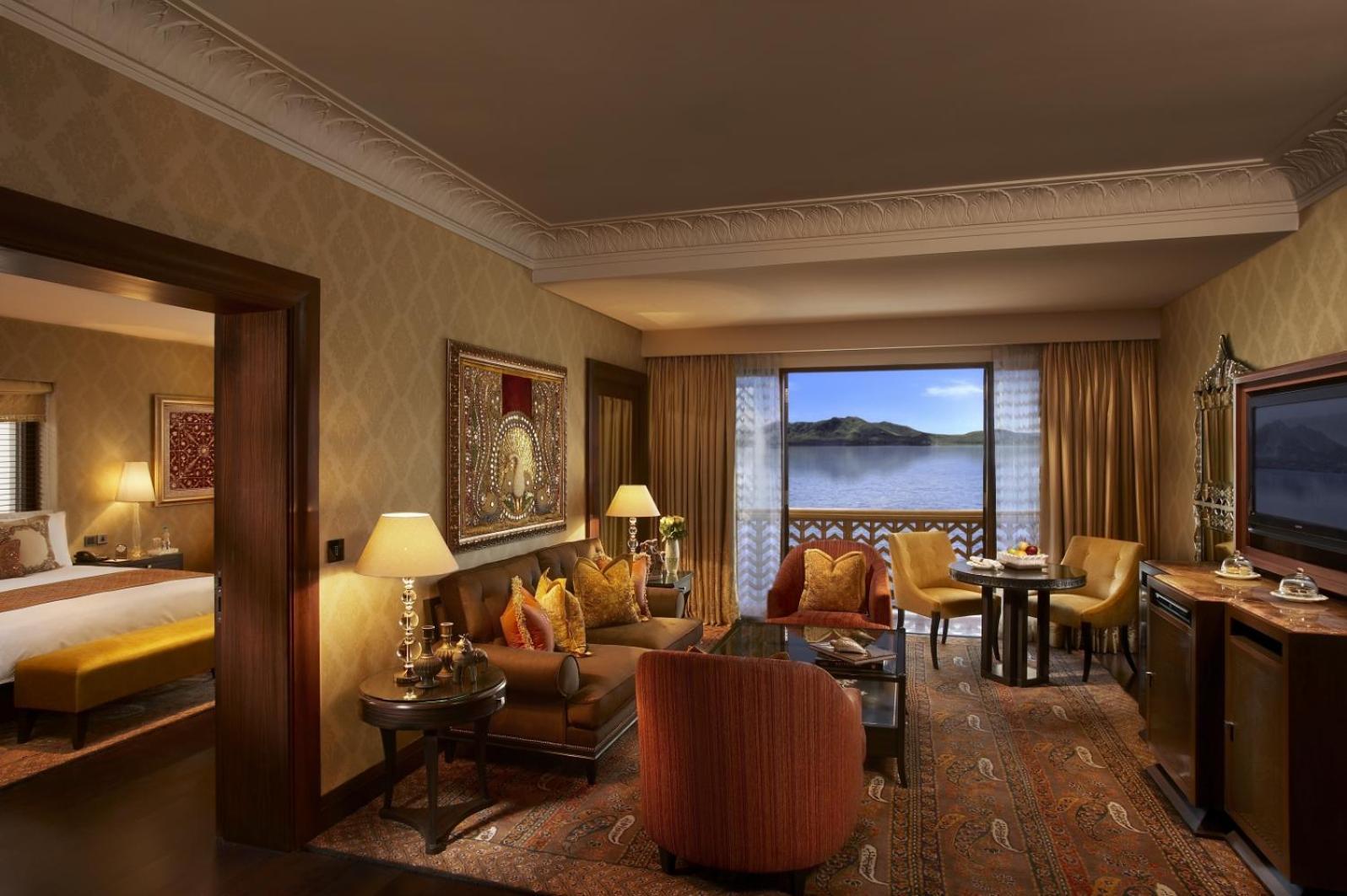 Luxury Suite: Complimentary two way airport transfers