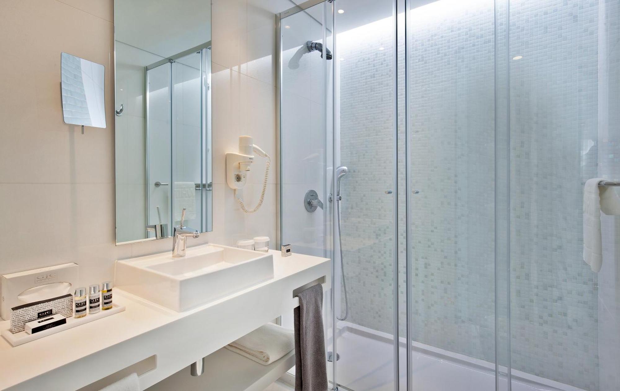 Superior Double or Twin Room,1217466280:JPEG