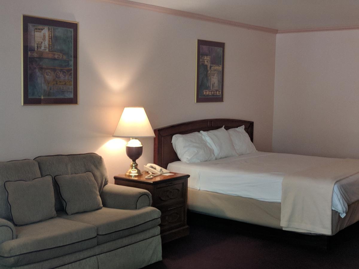 Deluxe King Room - Non Pet Friendly,70335632:JPEG