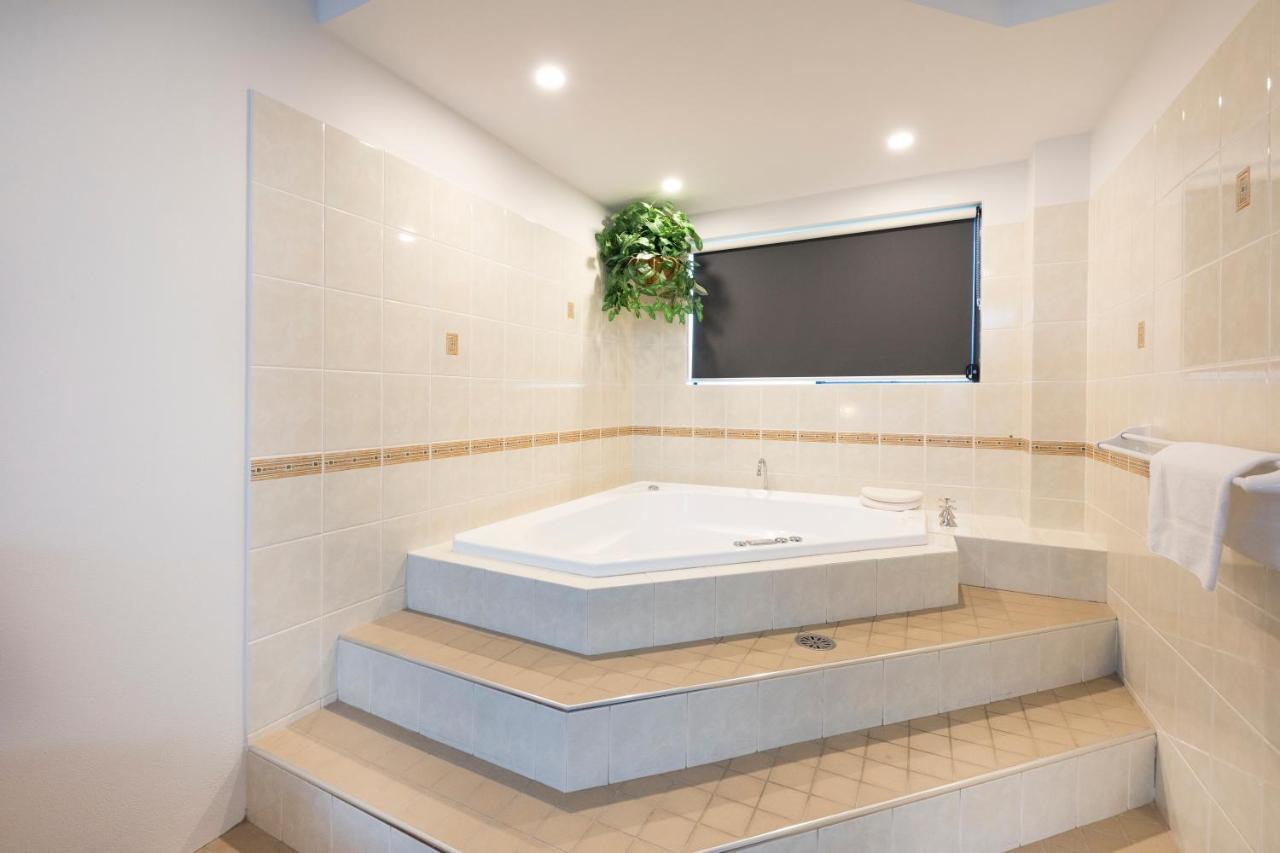 Deluxe Queen Studio Spa Bath