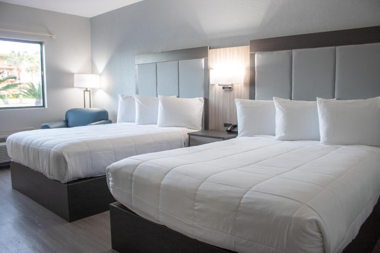 Queen Room with Two Queen Beds,750282275:JPEG