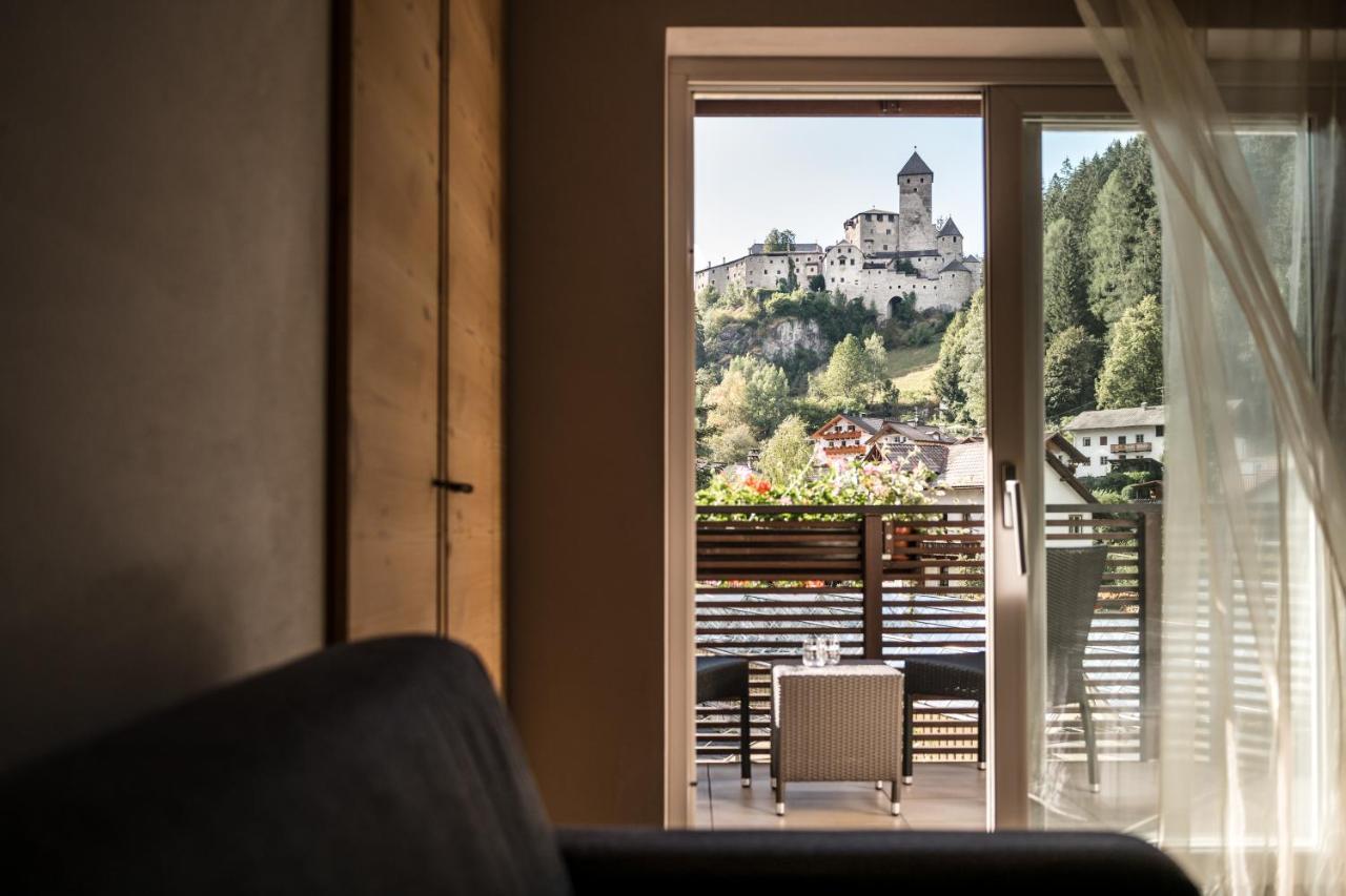 Doppel-/Zweibettzimmer mit Balkon