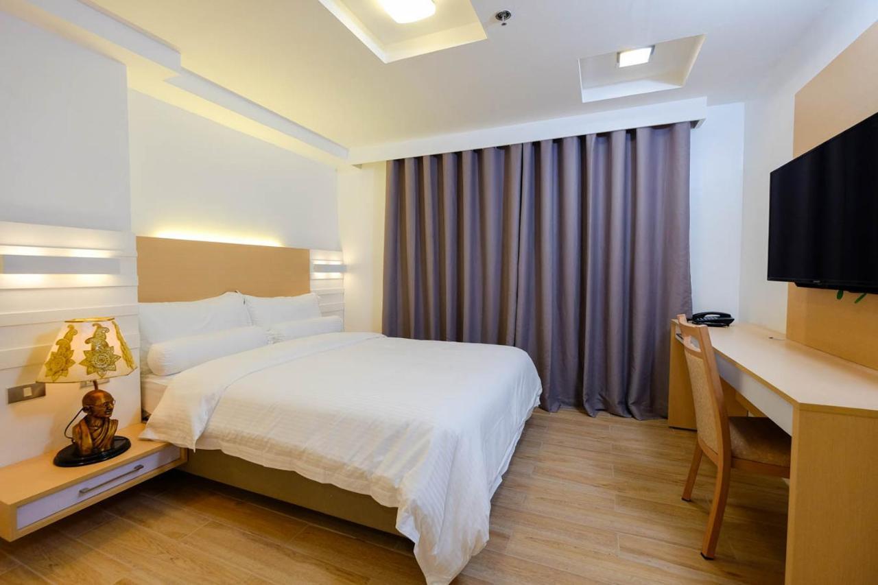 Deluxe Queen Room