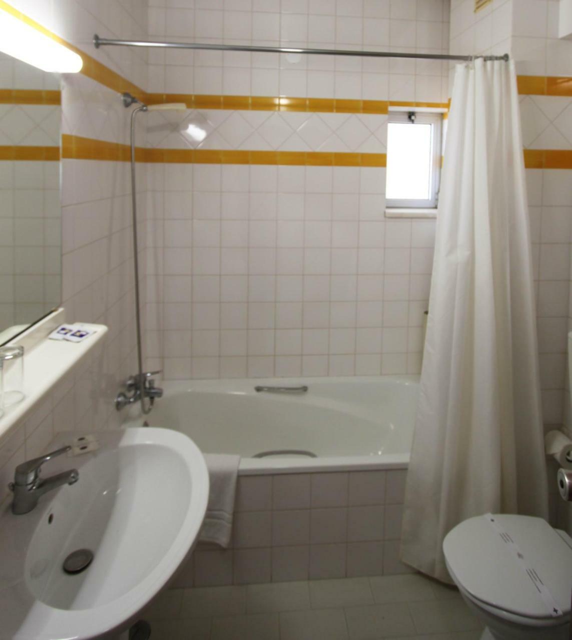 Twin Room Land View